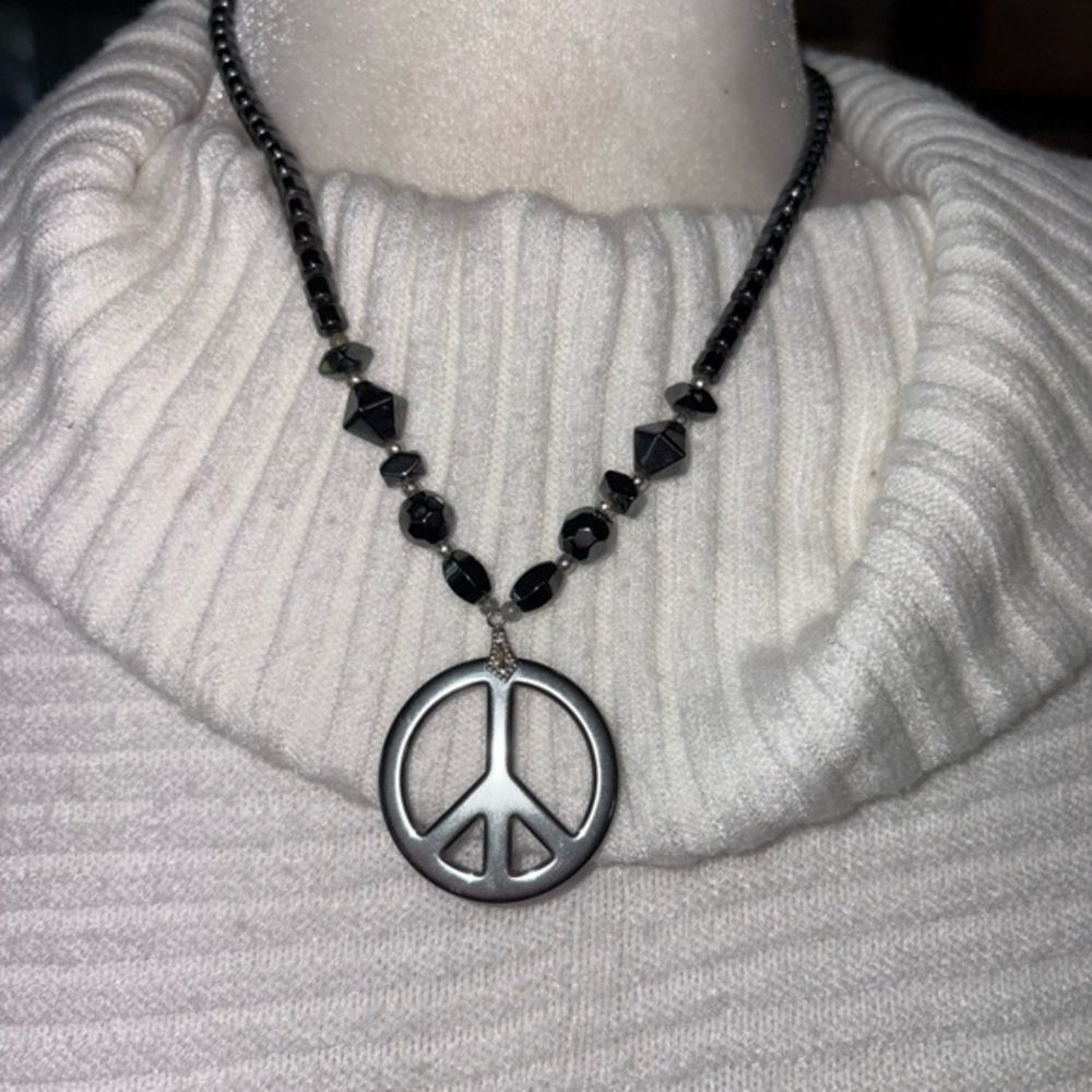 BLACK BEADED PEACE SIGN NECKLACE. CLASP SCREWS TOGETHER